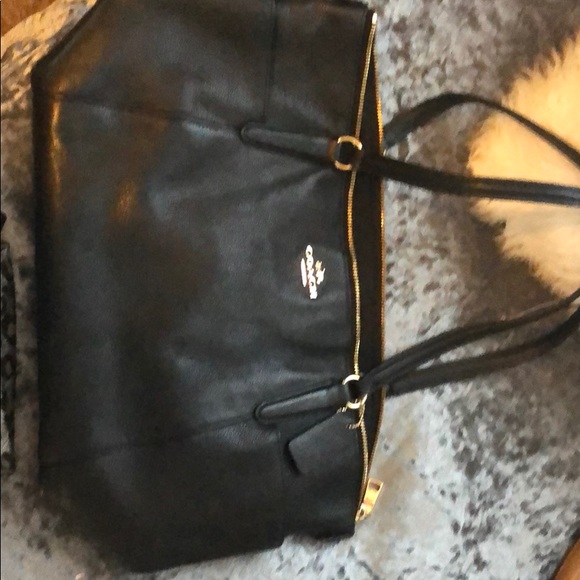 Coach purse - Picture 2 of 4